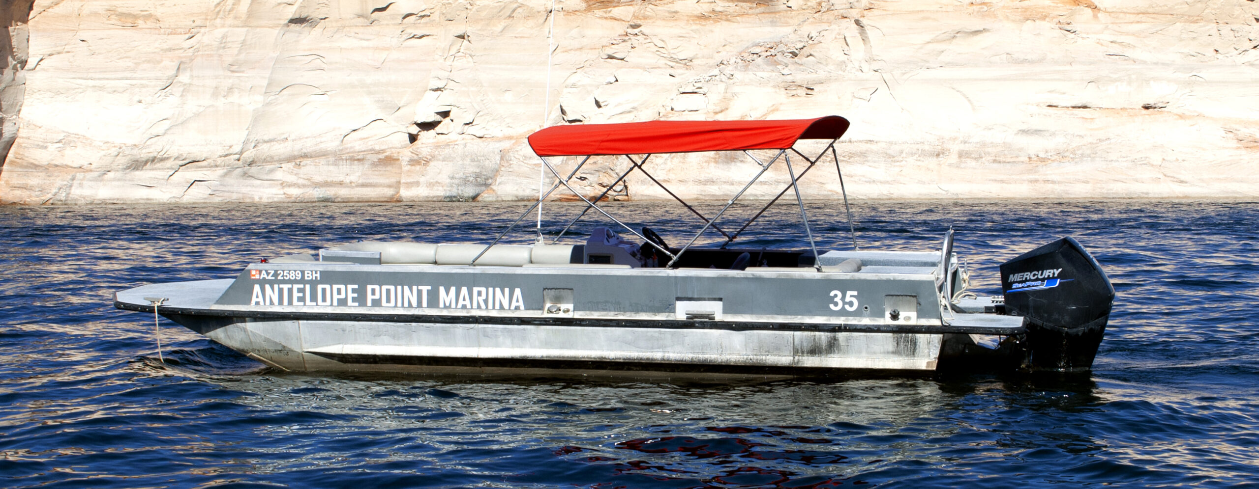 26 deck boat Antelope Point Marina