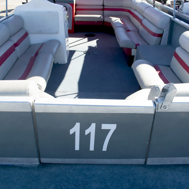 26 deck boat Antelope Point Marina